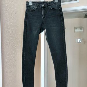 H & M black mid rise skinny jeans size 6